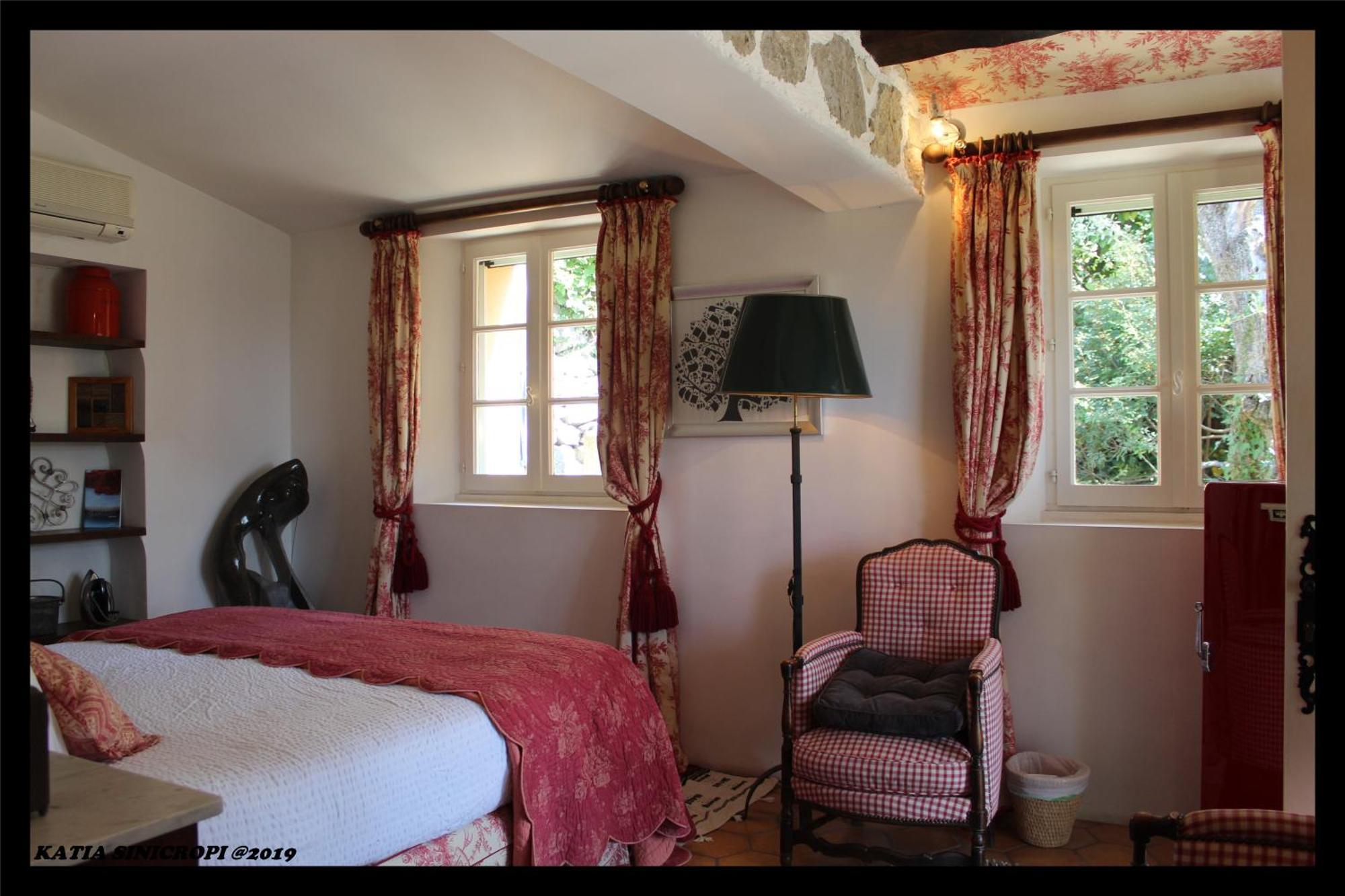 Domaine Des Tilleuls D'Or Saint-Cézaire-sur-Siagne Rom bilde