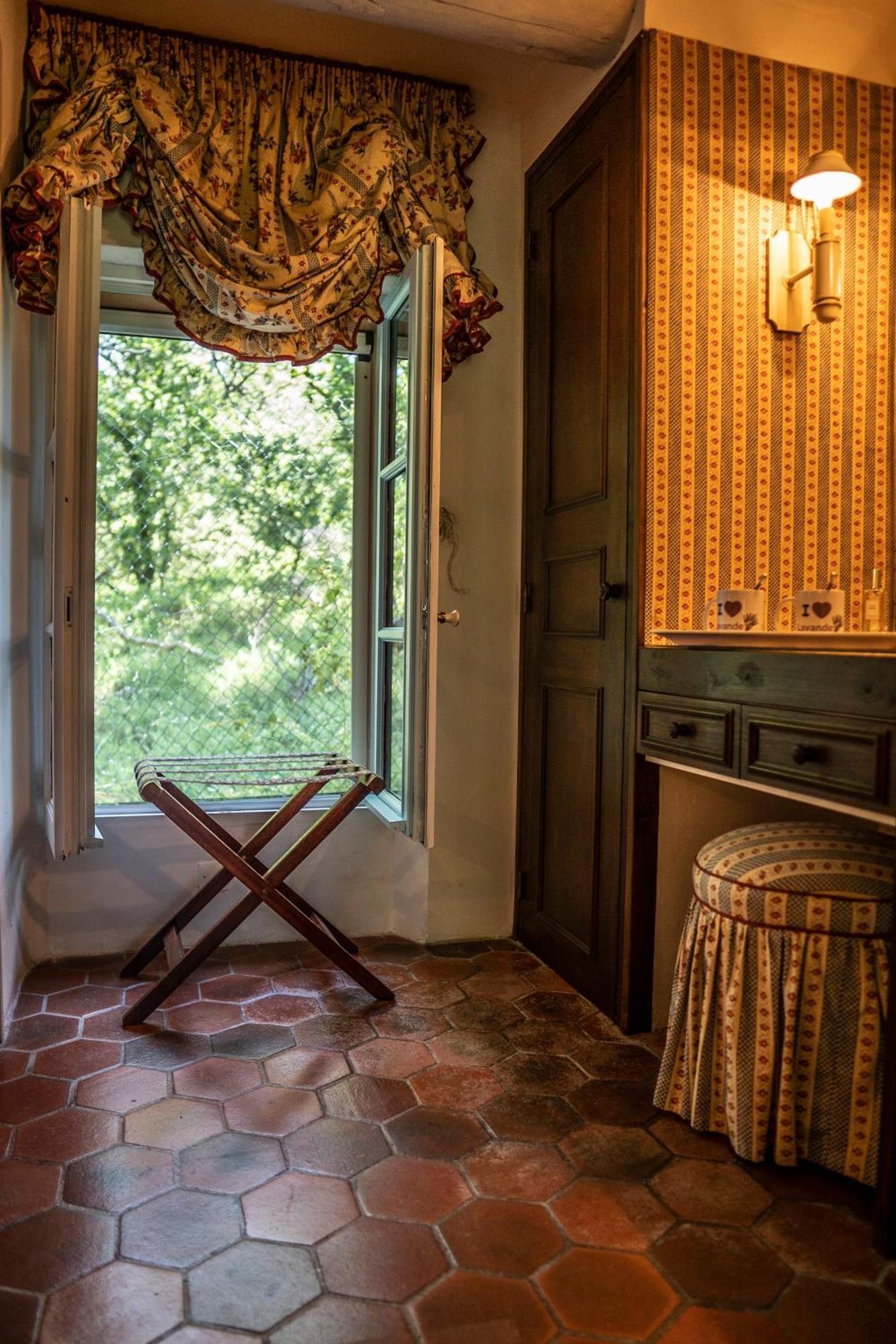 Domaine Des Tilleuls D'Or Saint-Cézaire-sur-Siagne Rom bilde